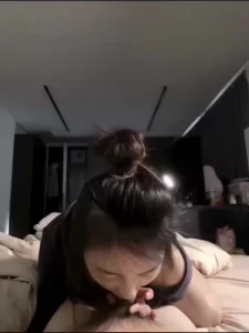 少妇吃鸡